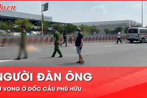 Phát hiện người đàn ông tử vong ở dốc cầu Phú Hữu, TP Thủ Đức