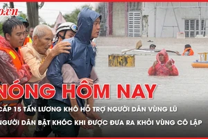 Bộ Quốc phòng chỉ đạo cấp 15 tấn lương khô hỗ trợ người dân vùng lũ; Người dân bật khóc khi được cứu hộ đưa ra khỏi vùng cô lập