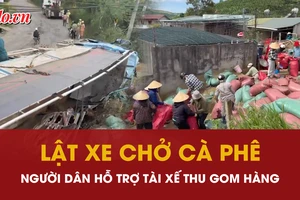 Xe chở cà phê lật ở Lâm Đồng và hành động đẹp của người dân