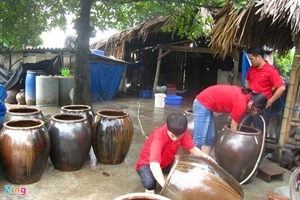 Doanh nghiệp thưởng Tết bằng gà tiến vua, giò ngựa bạch