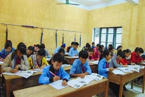 Phản đối sáp nhập: 8 người bị khởi tố, gần 100% HS đi học lại