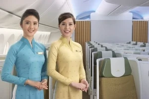 Tranh cãi kịch liệt quanh bộ đồng phục của Vietnam Airlines