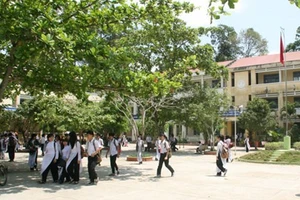 'Lớp trưởng đánh bạn' và triệu chứng 'ảo tưởng sức mạnh'