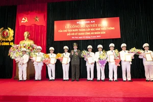 Trao quyết định thăng cấp hàm cấp tướng CAND