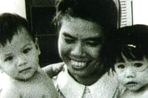 40 năm của em bé sống sót sau tai nạn máy bay không vận