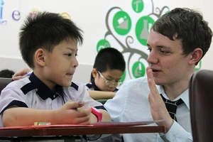 Học phí chương trình tiếng Anh tích hợp từ 3–3,5 triệu đồng/tháng/HS