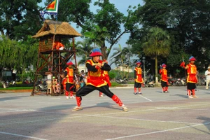 Độc đáo cờ người xứ Huế