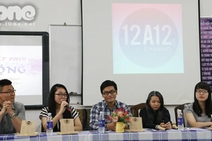 Học văn qua… họp báo