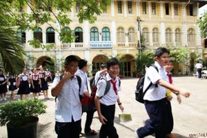 Cấm thi vào lớp 6, trường lớn tuyển sinh đủ kiểu