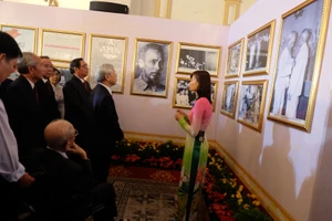 Triển lãm 84 bức ảnh quý 'Bác Hồ với Miền Nam, miền Nam với Bác Hồ'