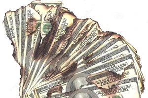 Thông tin mới vụ 'Bị khởi tố vì đốt đô - la xả xui“