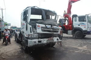 Xe container “đại náo” quốc lộ 1, giao thông tê liệt