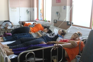 Hít khí lạ, hàng chục công nhân tại TP.HCM nhập viện cấp cứu