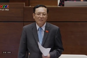 Bộ trưởng GD&ĐT trả lời rất 'mượt mà và êm ái'