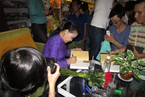 Khánh Ly: Tôi mồ côi cha sớm, tình cảm với Trịnh như cha con