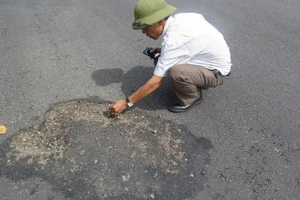 Quốc lộ 1A bị phá hoại bằng hóa chất lạ