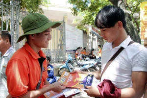 Đang ngồi phòng thi, thí sinh đã được 'mời' đi học