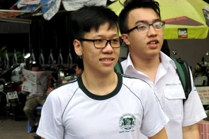 Mời bạn đọc xem đề thi, gợi ý bài giải môn thi Vật Lý 