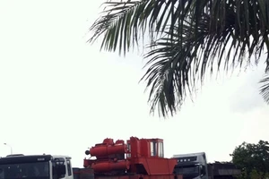 Phát hiện ba lái xe điều khiển đoàn xe “khủng” không có bằng lái