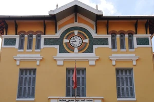 Một thế kỷ tự hào nữ sinh Áo Tím - Gia Long - Minh Khai 