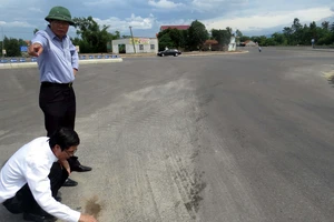 Nhà thầu Sơn Hải xin cho tồn tại biển bảo hành 5 năm trên QL 1A