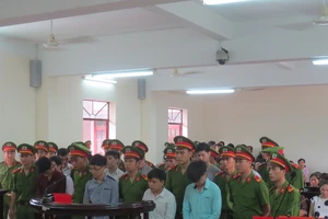 Chém người đến chết, hàng chục thanh niên lãnh án