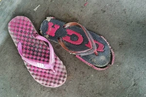 Đôi dép của bà Đẹp 