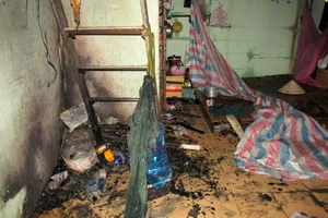 Lửa lớn cháy lan, 8 nhà trọ ở quận Bình Thạnh bị thiêu rụi