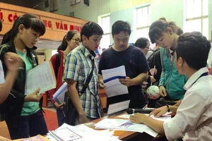 Hai nguyên nhân chính khiến việc xét tuyển ĐH, CĐ rối loạn