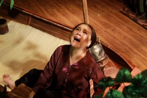 Bao giờ sông cạn thì tình có vẹn tròn?