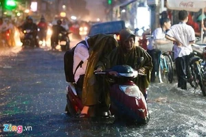 Con ngồi trên xe mẹ dắt trong mưa và bài văn về sự dựa dẫm