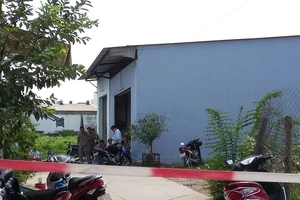 Sập gác lửng của xưởng keo, 2 người chết, 2 người bị thương nặng