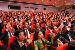 Nhóm người tháo tấm chống lóa trên quốc lộ 1A bị phạt tiền