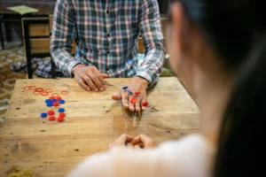 Rộ phong trào người lớn chơi trò chơi dân gian