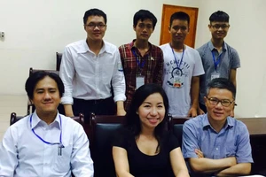 ‘Con gái à, hãy tự đi bằng chính đôi chân của mình’