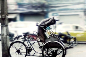 Trên chiếc xích lô, thầy đã dạy tôi vượt qua nỗi sợ hãi 