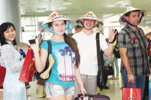 Vì sao du khách Nga phải trả giá khi mua hàng?