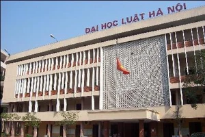 Tạm dừng việc bổ nhiệm người trúng tuyển hiệu trưởng ĐH Luật Hà Nội