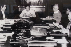 Viết lại báo cáo chính trị