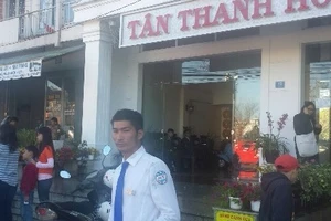 Khen thưởng tài xế taxi xông vào đám cháy cứu ba mẹ con