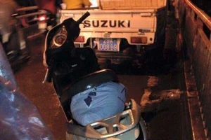 Va chạm xe trên cầu, nam thanh niên văng xuống sông mất tích