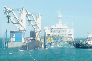 Tàu ngầm lớp Kilo thứ năm đã vào vịnh Cam Ranh an toàn