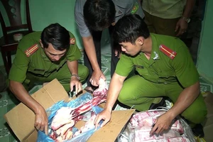 Bắt quả tang thịt trâu thối sắp 'hô biến' thành thịt bò 