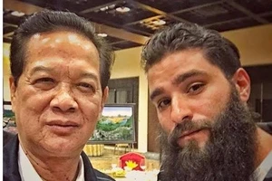 Đạo diễn 'Kong: Skull Island' khoe ảnh chụp với Thủ tướng