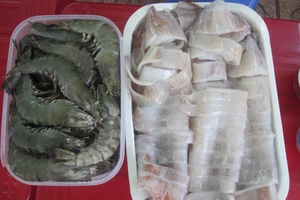 Chủ quán bánh căn bán 2 đĩa 250.000 đồng nói gì? 