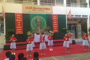 Clip: Trò tiểu học rộn rã tưởng nhớ vua Hùng 