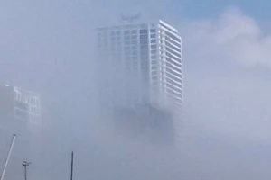  Sương mù bao phủ trời Nha Trang lạ hay bình thường?