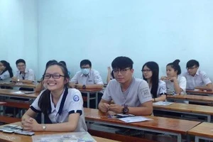 Gần 900.000 thí sinh bước vào môn thi đầu tiên