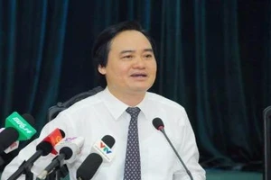 Bộ Giáo dục “đăng đàn” giải đáp các vấn đề nóng đầu năm học mới