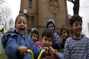 Học thêm kiểu trẻ con nước ngoài 